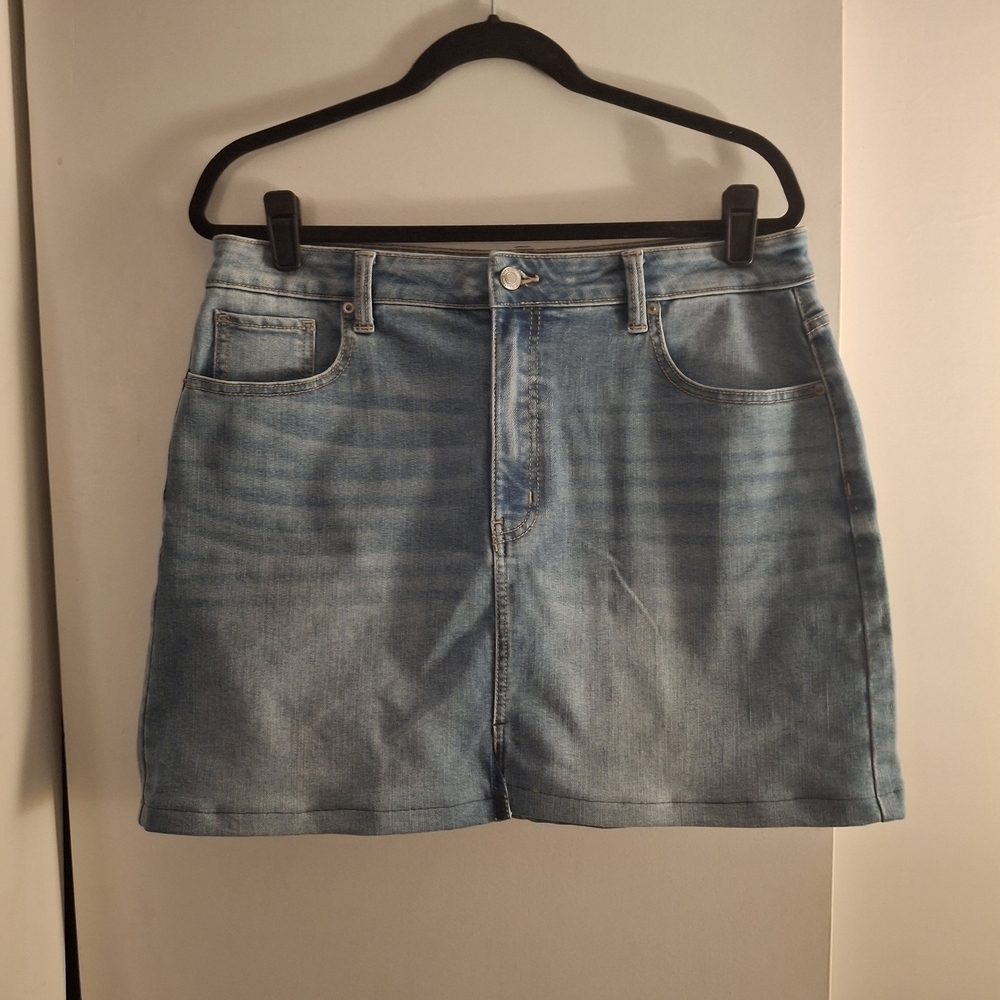 Time and Tru Women's Light Blue Distressed Denim Skirt